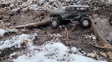 axial wraith 1.9 first run on  backyard crawler course and trail suspenseful test run on dock