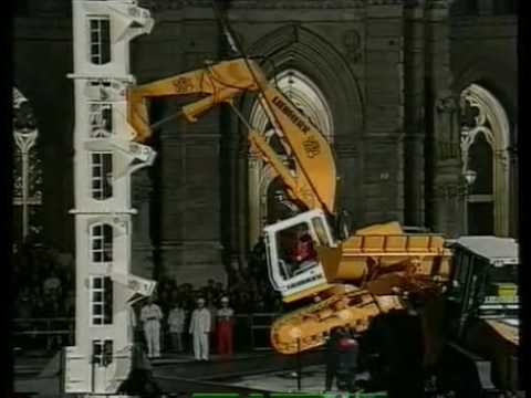 AMAZING Liebherr Excavator Climbs To The Top