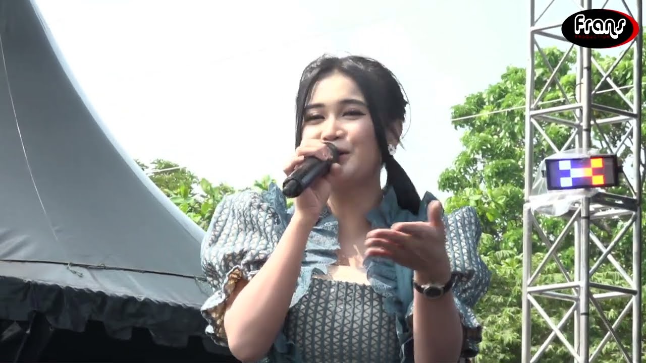 ( LIVE ) OM ADELLA \