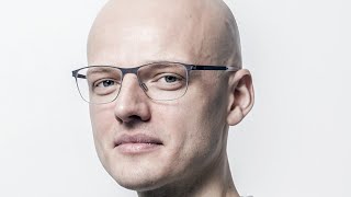 Exploration vs Explanation: Engaging Citizens through Data Visualizations // Karol Pierkarski