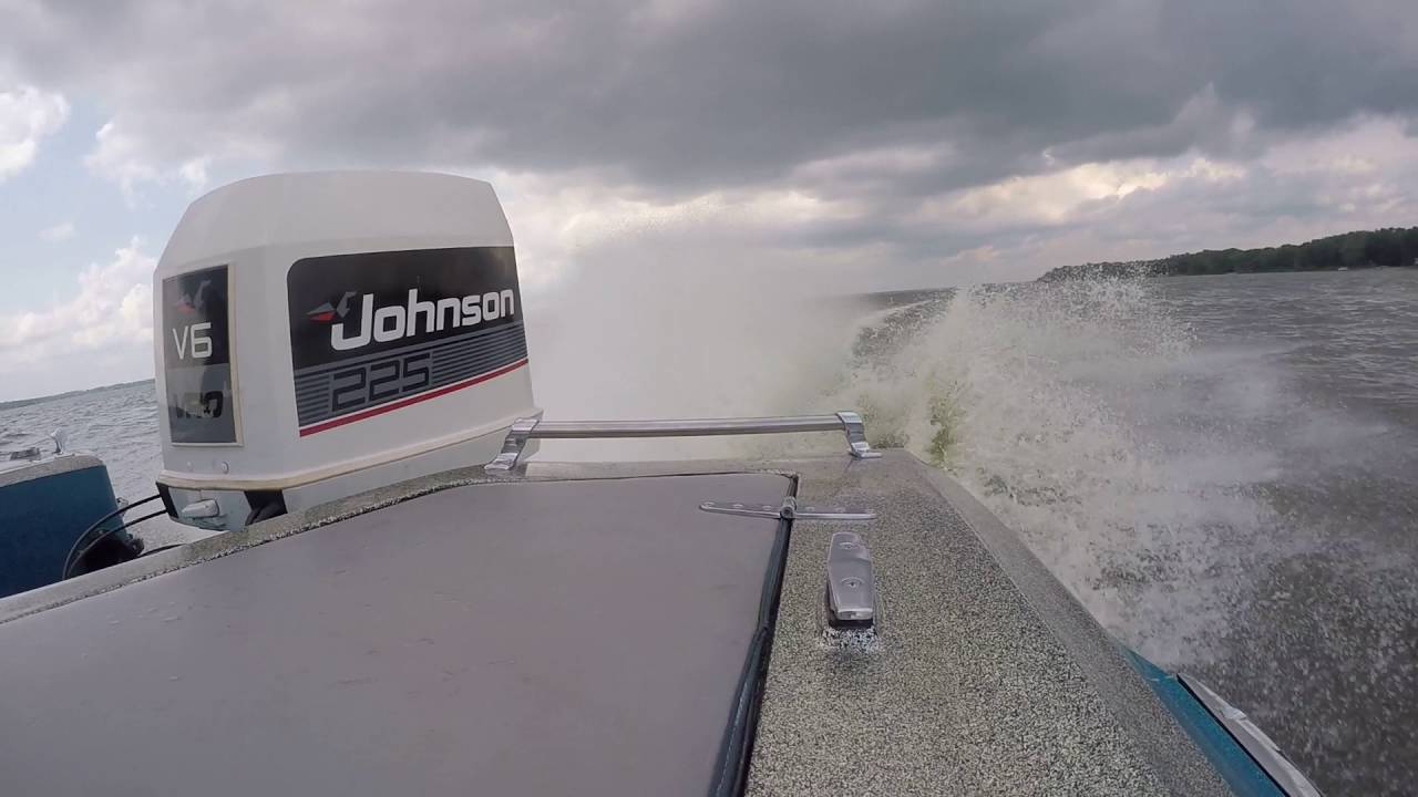 1986 225 Johnson pushing a ss20b switzercraft