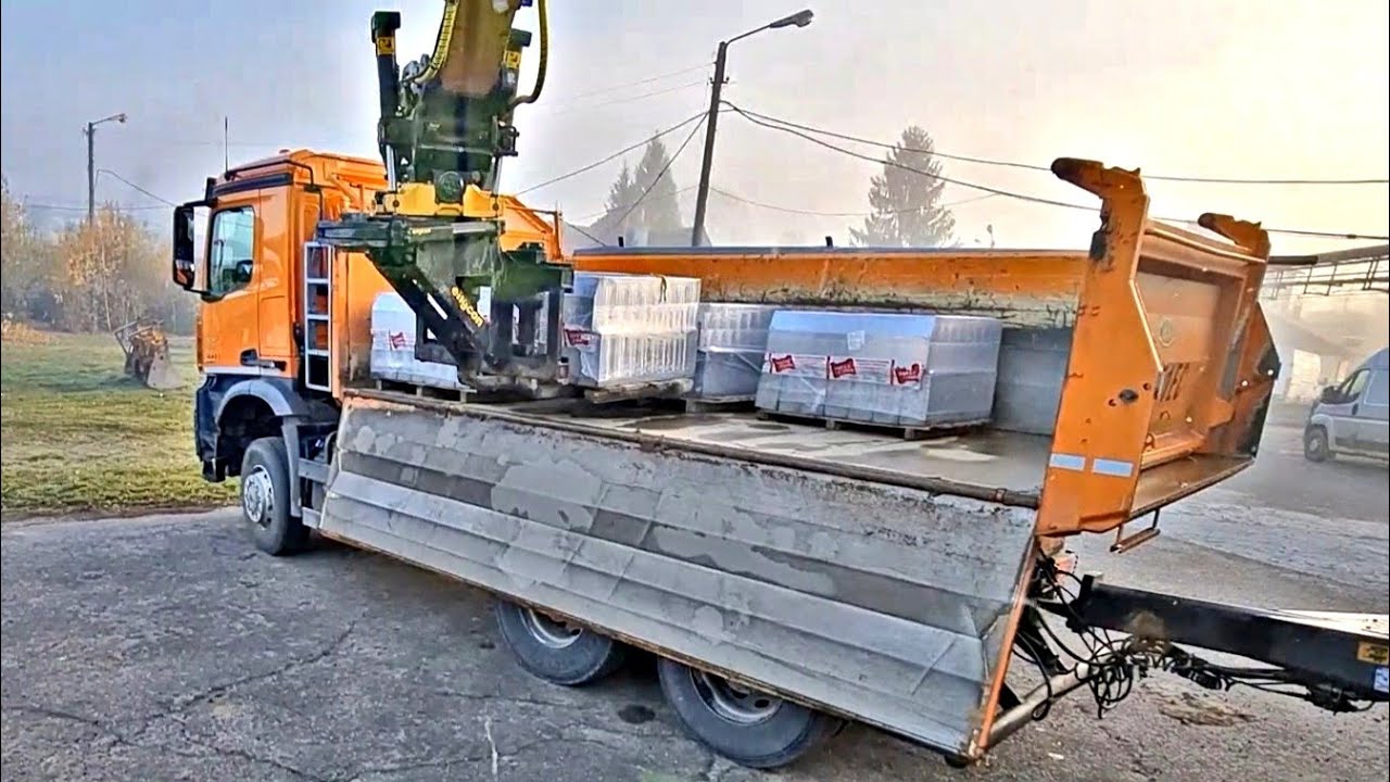 Cat M317F tiltrotator Engcon załadunek kruszywa i rozładunek palet