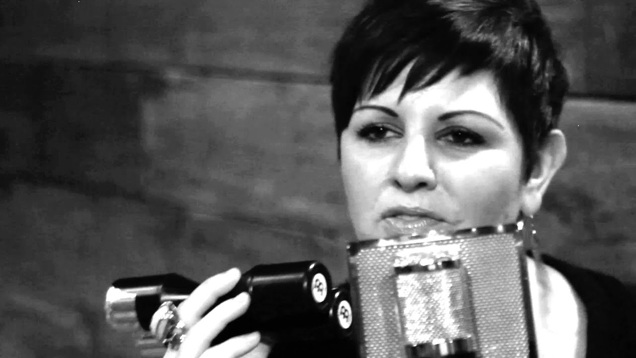 Shine - Jessie T (Acoustic Performance) auf YouTube ansehen Shine - Jessie T (Acoustic Performance) auf YouTube ansehen