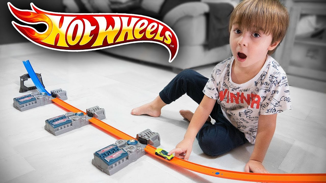 O Tiago e a Super Pista Wall Tracks do Hot Wheels 