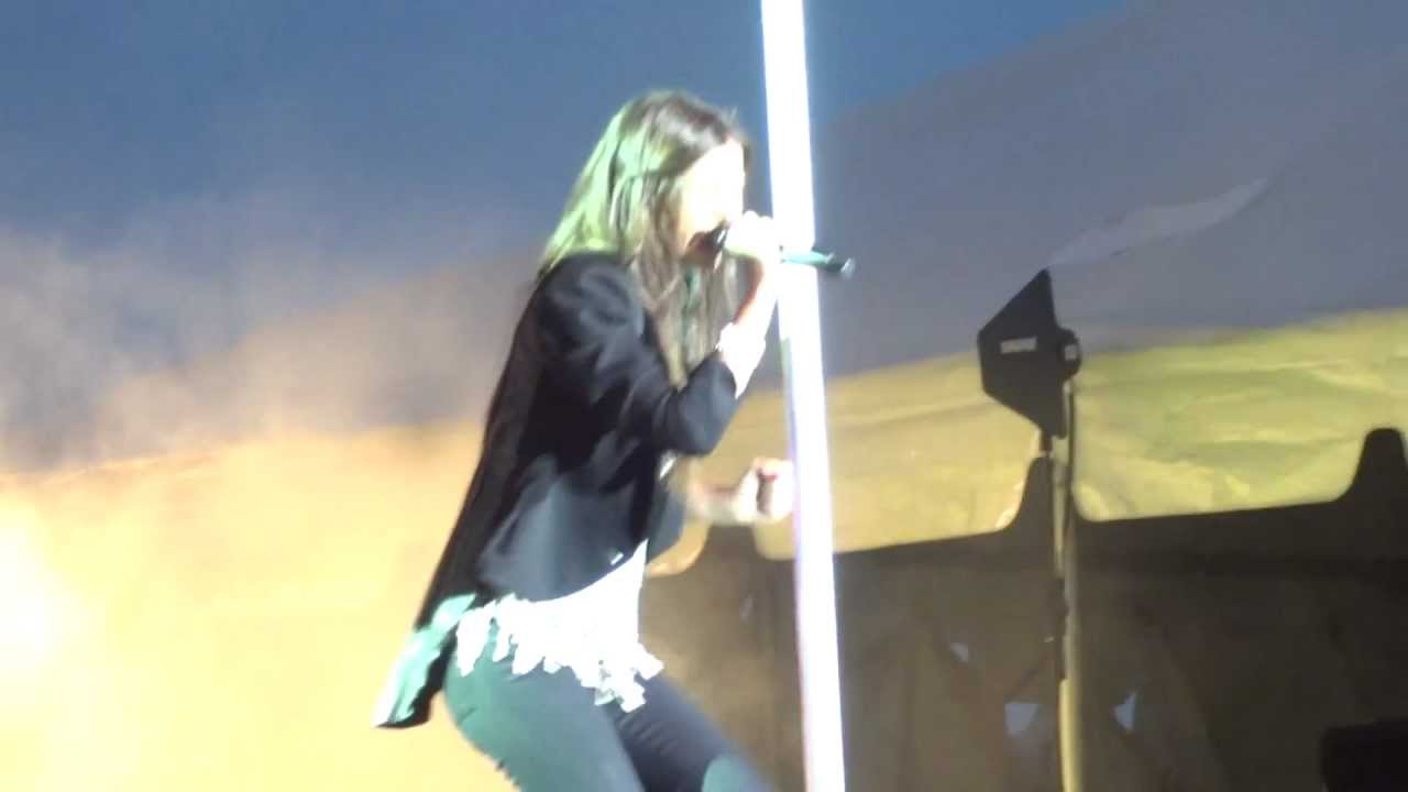 Victoria Justice-Make It Shine at WI State Fair (whole song)