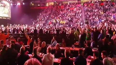 Stand up if you love the darts – Manchester 2017