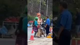 Vợ gõ chiêng vì chồng bị CSGT thổi nồng độ cồn
