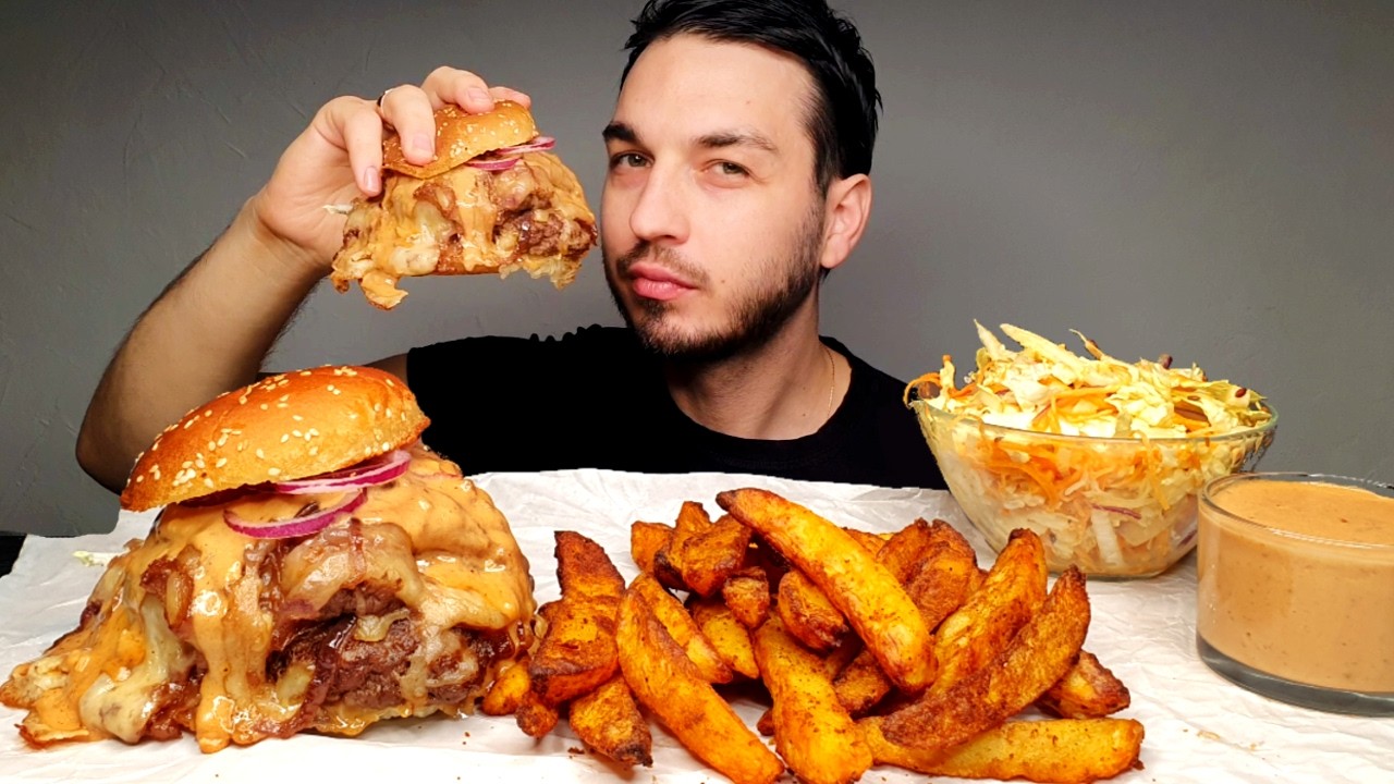 ASMR MUKBANG BIG JUICY BURGERS & CHEDDAR SAUCE FRIES