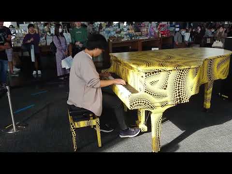 新宿都庁ピアノで『僕のジレンマ/櫻坂46』弾いてきた！！