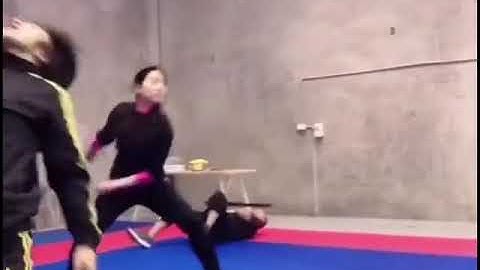 Hậu Trường Cảnh Đánh Kiếm Của Lưu Diệc Phi Trong Phim Mulan 2020