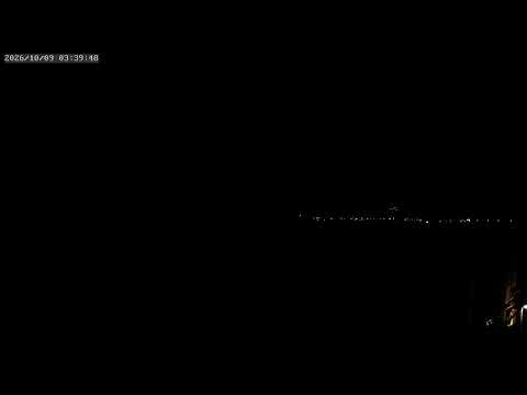 鎌倉高校前駅付近から見る江ノ島 のライブ映像