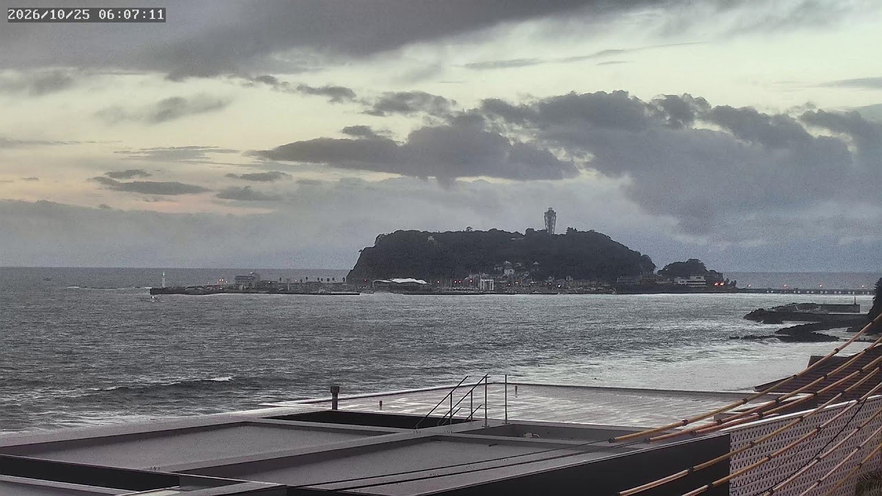 江ノ島ライブ配信！　鎌倉高校前駅付近から見える江ノ島・湘南の海を24時間ライブ配信でお届け！　H.View