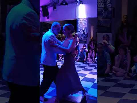 Delfi Pissani y Diego Valero (Milonga Campera)