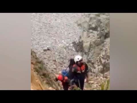 Скала обрушилась под ногами фотографа-любителя на острове Попова в Приморье