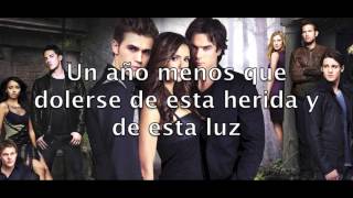 Video thumbnail of "Año Nuevo - Vetusta Morla (Vampire Diaries soundtrack) lyrics"