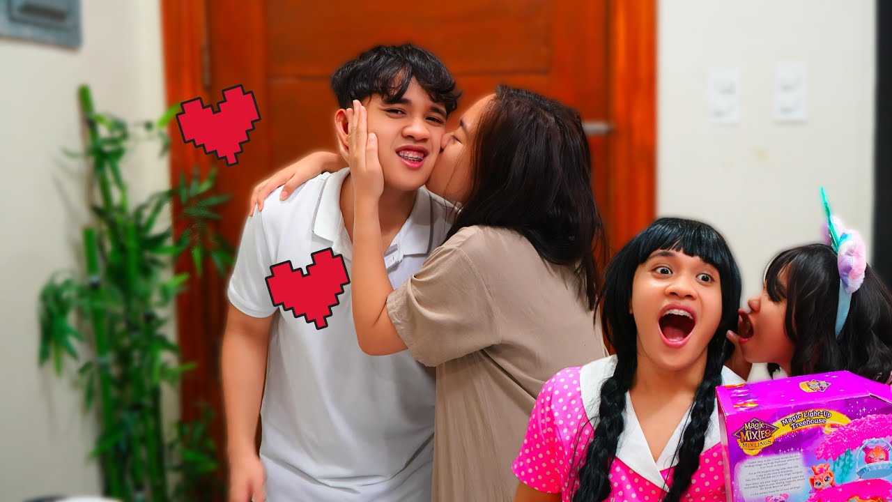 Nakita ko si Mommy she kissed Daddy