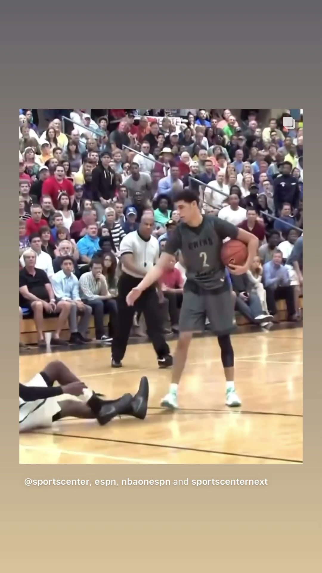 Killer crossover #hoodnews #lonzoball #chinohills #basketball #shortvideo #ballislife #crossover #us