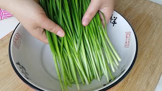 夏天多吃韭菜，千万不要用清水洗，等于吃农药，教你这样做，真香
