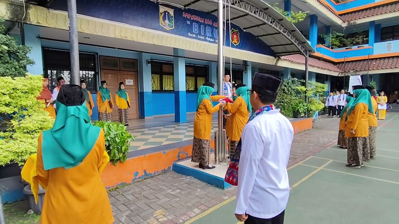 Upacara Hari Guru Nasional SMP N 266 Jakarta