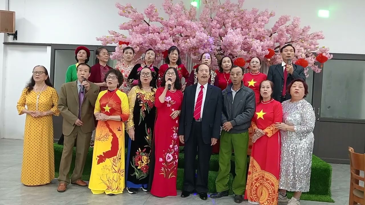 Câu lạc bộ yêu ca hát xuân hòa khai xuân 