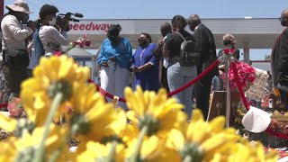 Daughter Of Slain Charleston Reverend Visits Floyd Memorial