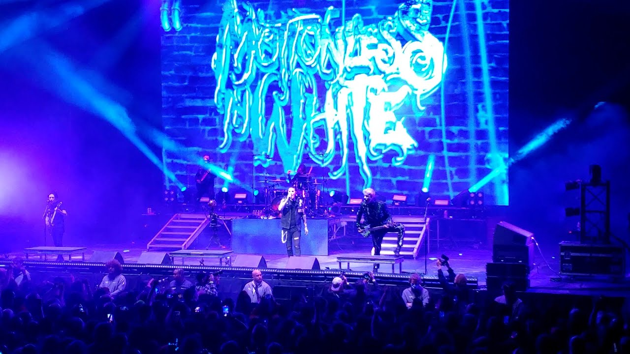 ⁣Motionless In White - Disguise (Live 2022)