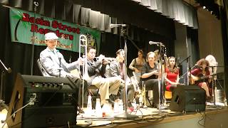 "SHAKE IT AND BREAK IT": SHAKE 'EM UP JAZZ BAND / THE AU BROTHERS Pismo, Oct. 26, 2018)