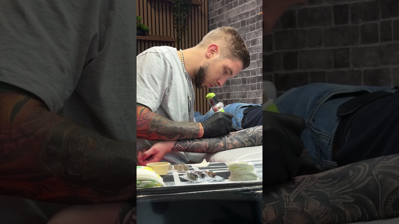 Татуировка в процессе, тату в Бремене , Германия.              