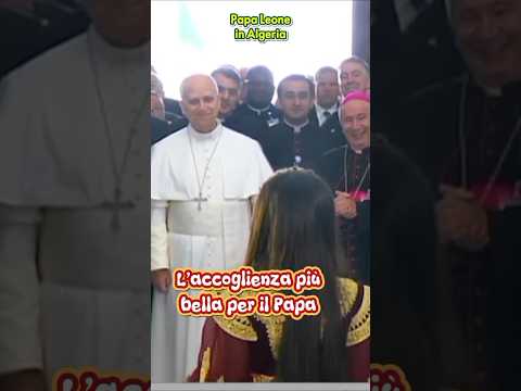 Video Incredibile! Questa bambina incanta Papa Leone XIV ad Annaba!