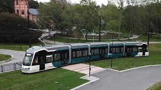 Raide-Jokeri light rail (Line 15) trams meet at the curve in Oulunkylä.