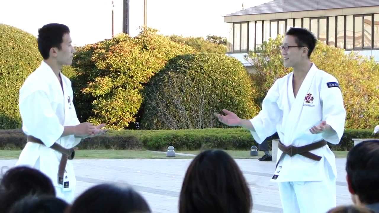 20121110]防大開校祭x08「少林寺拳法部～ラーメン教室、逆突きを