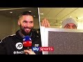 FUNNY FELLA! Oleksandr Usyk spies on Tony Bellew during Sky Sports interview 😂