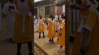 Umutambagiro muri St Paul Tyazo muri Yubile y'Imyaka 75,iri shuri ribayeho kuva 1951. Umutambagiro muri St Paul Tyazo muri Yubile y'Imyaka 75,iri shuri ribayeho kuva 1951.