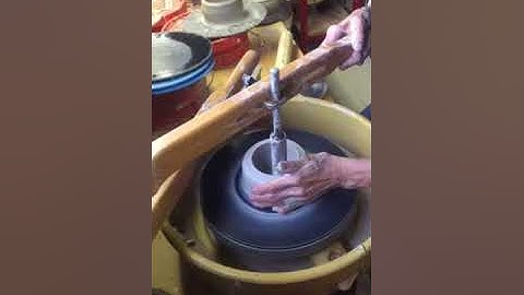 Demonstrating the strong arm centering tool