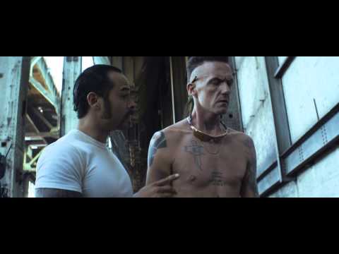 Humandroid clip - chappie un vero gangster