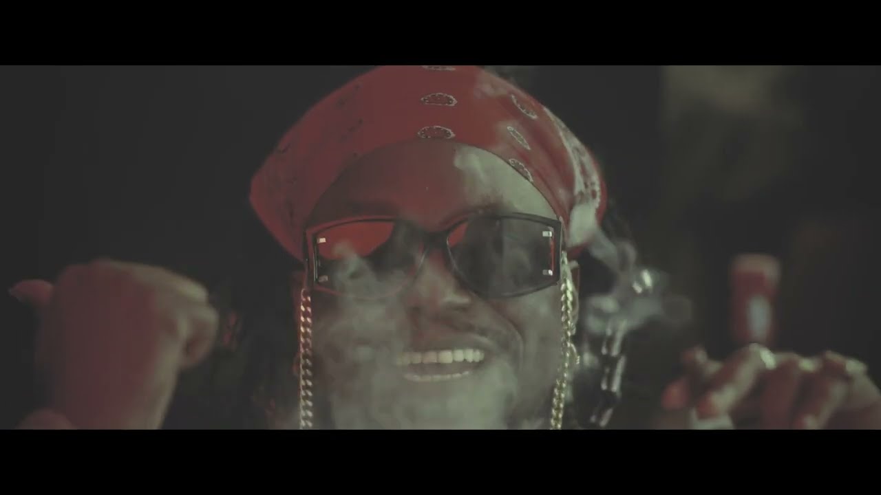 MAN by FADHILEE ITULYA auf YouTube ansehen