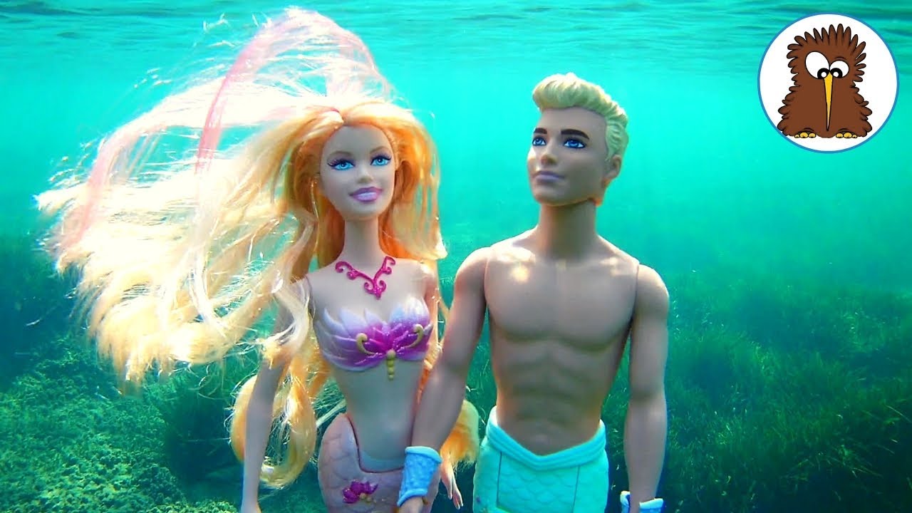 Barbie Aventuras. La Sirenita Exploradora conoce al Ken Tritón | Juguetes  Español - YouTube