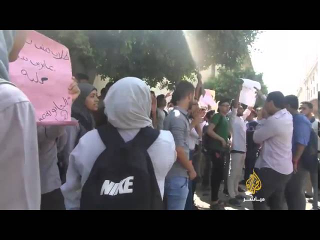 وقفه احتجاجيه ، اعتراضا على قرار وزير التربيه والتعليم تخصيص عشر درجات بالمائه