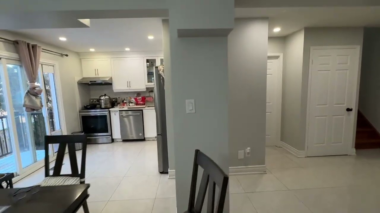 Mccowan/Finch 3* Lysander Crt upper floor for lease