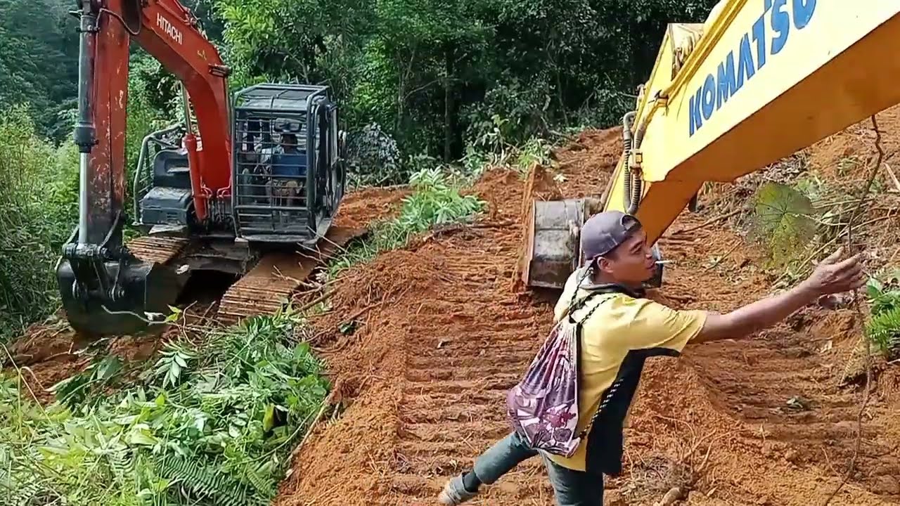 Komatsu dan Hitachi adu kecepatan buat jalur terasan.