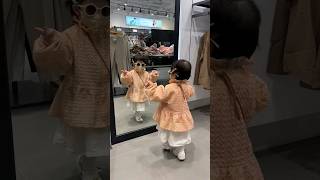 매장 음악에 맞춰 춤추는 4살 흥나율~ #육아 #shorts