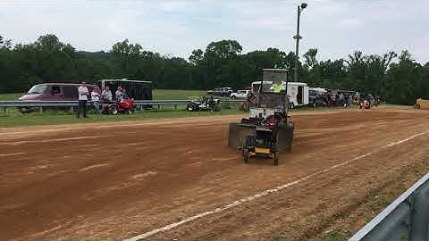Cub Cadet 1000 pulling tractor 16hp Kohler k341 4000rpm wild ride