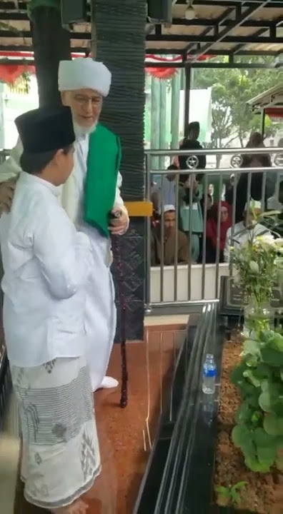 syekh shoumi libya ziarah ke makam abuya uci cilongok