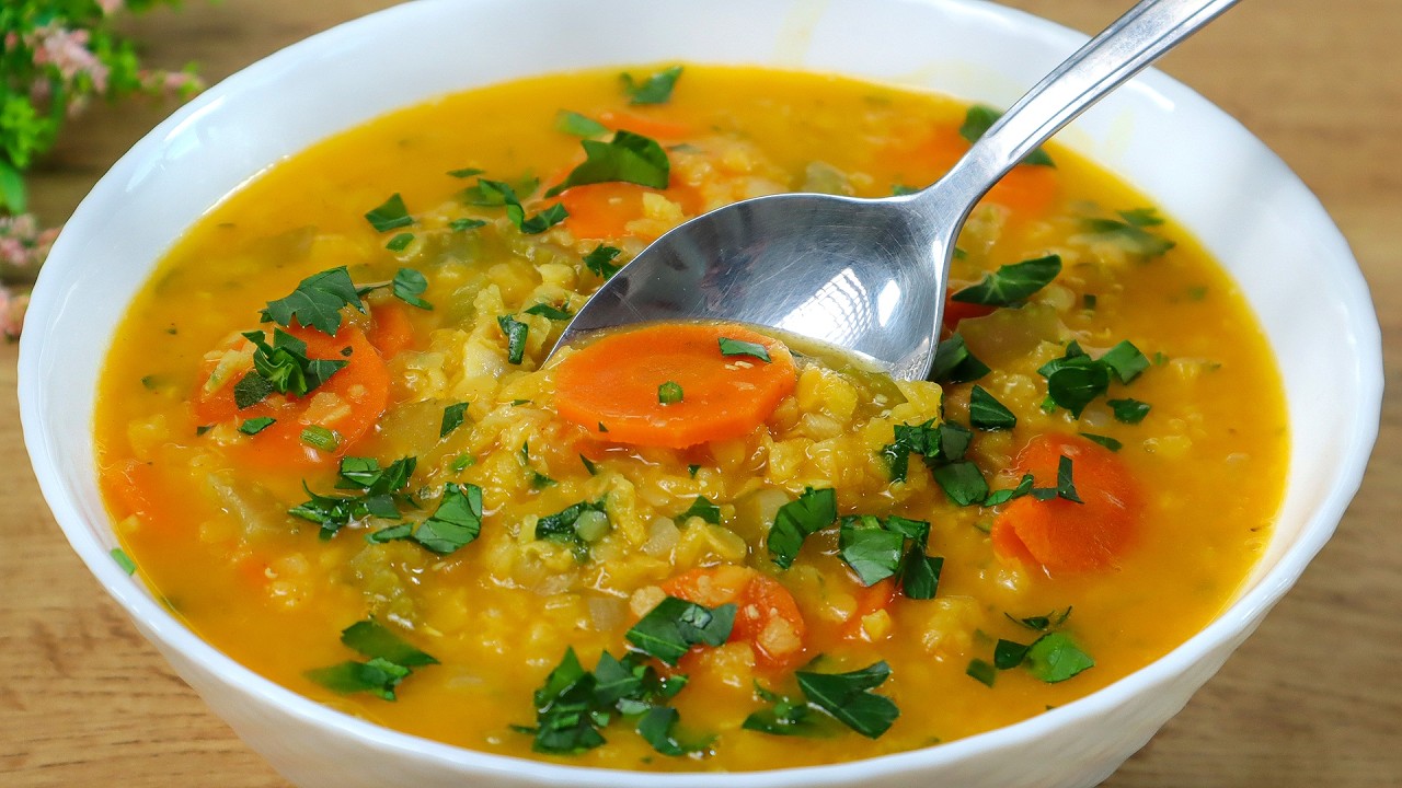 Diese Linsen Suppe ist so lecker, dass Sie sie immer wieder zubereiten werden.