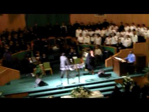 Tabitha w/ Kevin Davison and the Voices singing @ ...