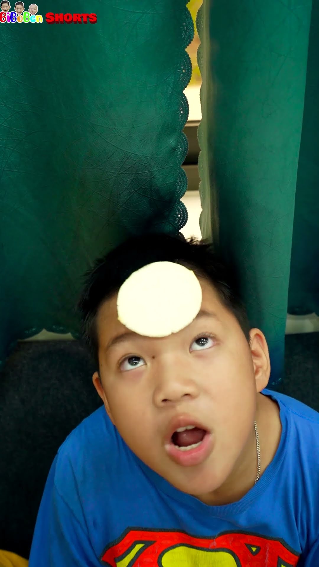 Funny Challenge | Face cake eating challenge | Thử thách ăn bánh trên mặt ??