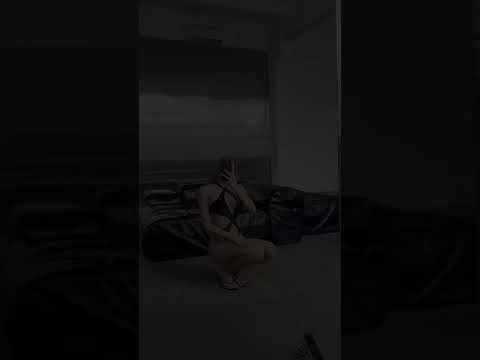 Жіночий суцільний купальник монокіні з кільцем на плавках STRONG чорний із зав'язками на шиї, видео 1