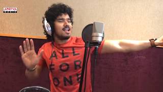 us-visa-oggu-katha-promo-nuvvu-thopu-raa-movie-sudhakar-komakula-nitya-shetty
