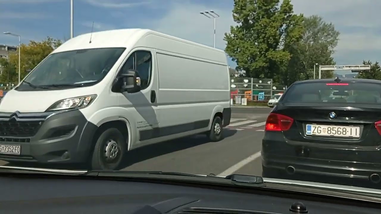 Skretanje ulijevo na semaforu....