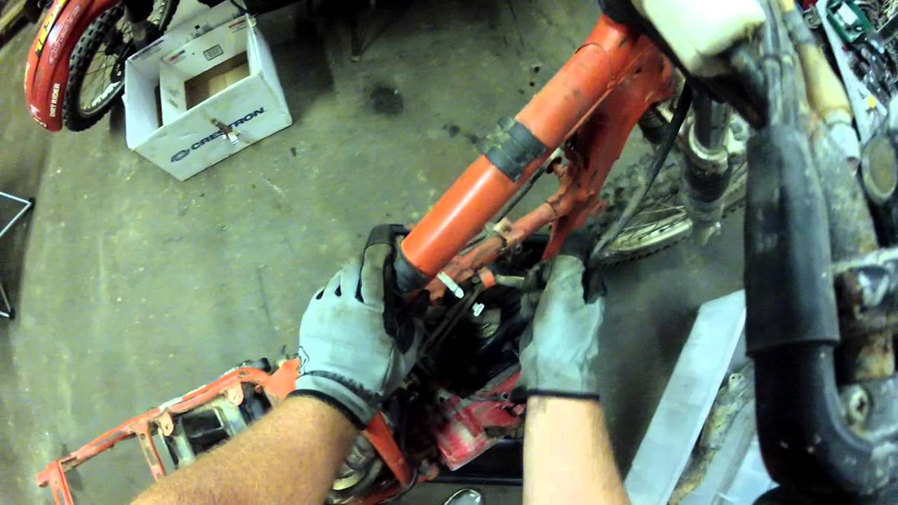 1984 Honda XR 250 - Carburetor Removal - YouTube